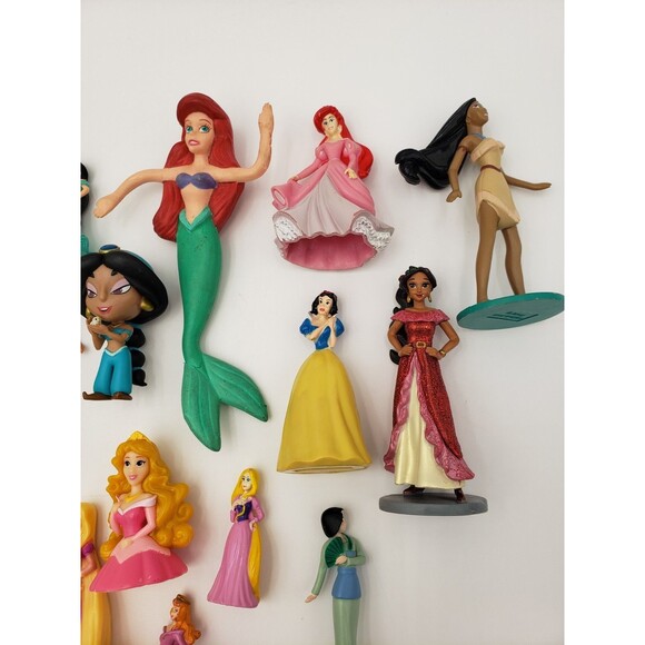Lot Of 18 Disney Princess Figurines Different Styles Some Vintage Ariel Aurora - Picture 3 of 12